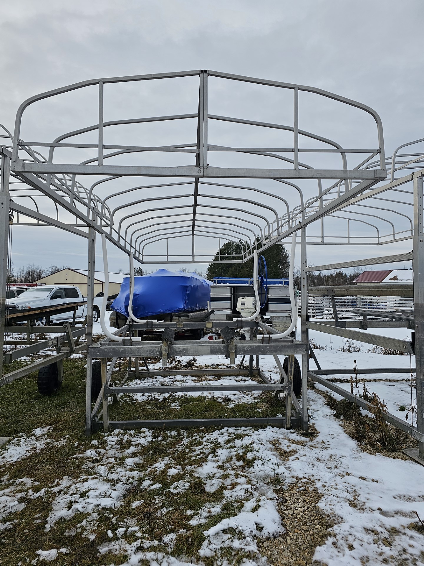 1500 FISHING BOAT LIFT BlackHawk Marine